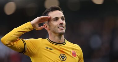 Premier League 3pm kick-offs: Live scores as goal scored after just 108 seconds, Bournemouth go level on points with Arsenal... and West Ham boss Julen Lopetegui faces a must-win game with pressure rising