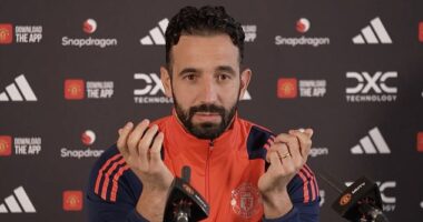 A body language expert has assessed Ruben Amorim's first press conference at Man United