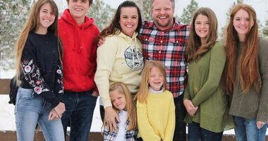James and Angela Craig pose for a family picture with their six children