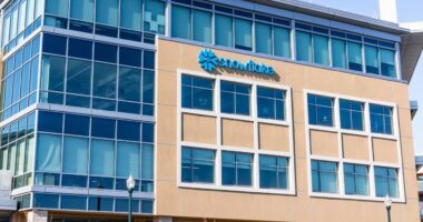Snowflake’s stock advances on upgrade as AI ‘revolution’ hits its ‘next gear,’ one analyst says