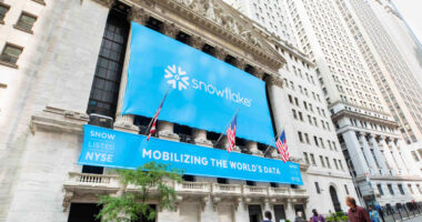 Snowflake’s stock flies higher as software company’s outlook impresses
