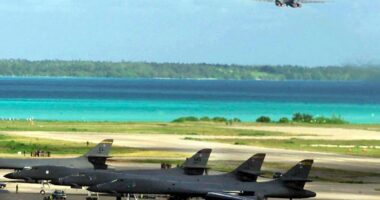 Starmer faces ‘total humiliation’ with Chagos deal on brink of collapse