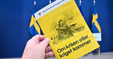 The booklet 'If Crisis or War Comes' contains information about how to prepare for emergencies, including war