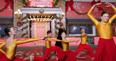 Technical analyst DeMark says his models are flagging major caution for the holiday week