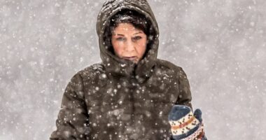 UK snow weather latest: Fresh snow and ice warning from Met Office as Britain braces for rush hour delays