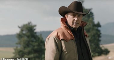 Paramount Network's Yellowstone continues its final season with a new episode on Sunday, which reveals exactly how Joh n Dutton ( Kevin Costner ) was killed