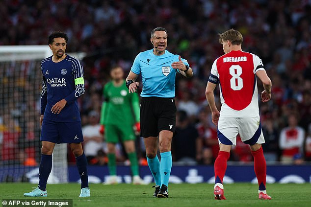 Referee Slavko Vincic came under criticism for his first-half display as Arsenal took on PSG