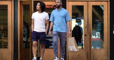 Consumer confidence sinks for fifth month in a row to lowest since May 2020