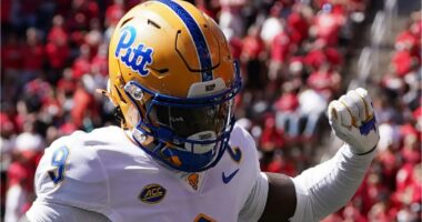 Ex-Exec Responds to Rams WR Konata Mumpfield After Plug