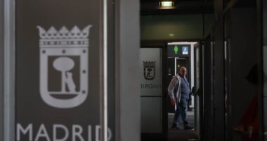 Massive power outage strikes Spain and Portugal