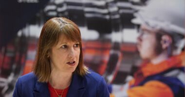 Ministers consider pay rises for millions of public sector workers amid threat of strikes