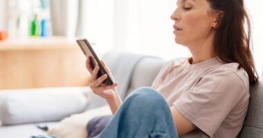 This many hours of sitting a day is linked to neck pain