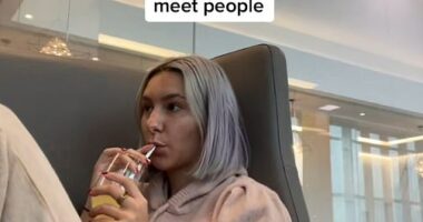 Are luxe airport lounges the perfect place to find romance? Some singletons have said they're hopeful Cupid will strike while they're awaiting a flight