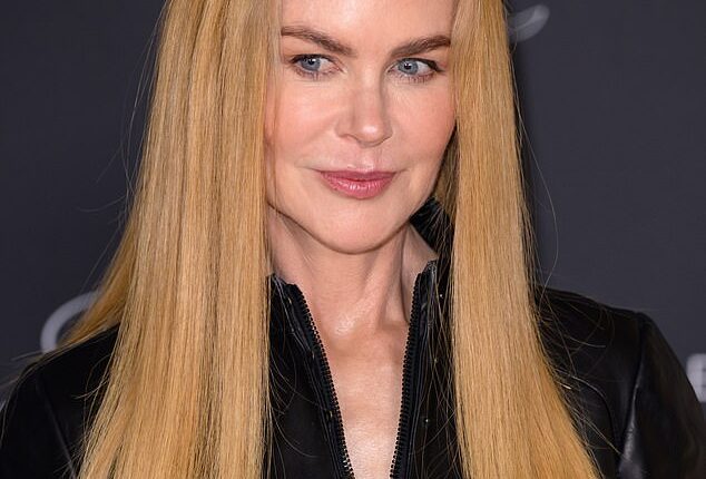 The hair gaffe was Kidman's second mishap of the day after her hair piece appeared slightly off-centre to her natural scalp line when she sported an all-black ensemble
