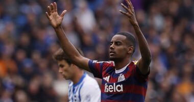 Brighton 1-1 Newcastle: Alexander Isak's last-minute penalty rescues a point for Magpies after Yankuba Minteh netted against his former club