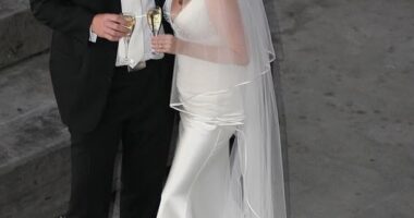 Veteran entertainment reporter Angela Bishop has made a heartbreaking tribute to her late husband Peter Baikie on what would have been their 20th wedding anniversary