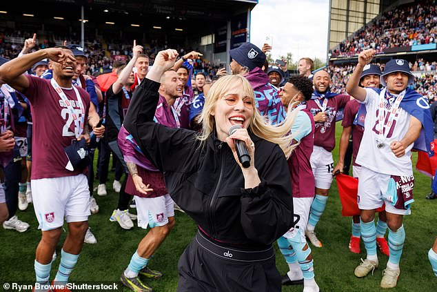 Burnley's stars sang with Natasha Bedingfield on the pitch and in the dressing room