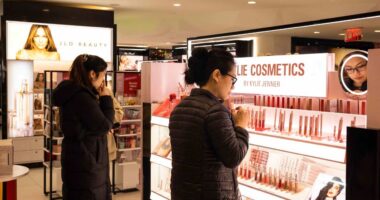 Consumer confidence rebounds in May on easing of U.S.-China tensions