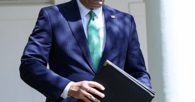 Donald Trump set to axe thousands of jobs at CIA, NSA and other agencies