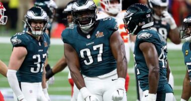 Eagles DE Moro Ojomo Called 'Best Kept Secret' on Roster