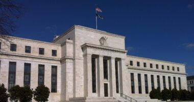 Economists Blast Bank of England Rate Cut as Too Small — While U.S. Fed Won’t Slash Rates at All.