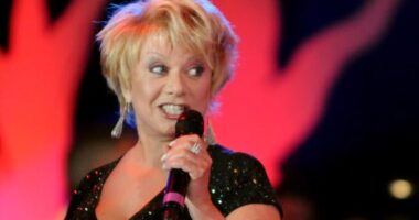 Elaine Paige Net Worth