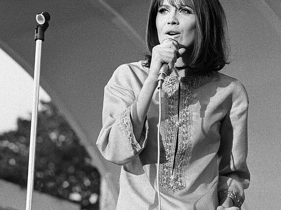 PERRTX SANDIE SHAW British singer and winner of Eurovision song Contest on tour in Sweden and have concert at Grona lund june 1967