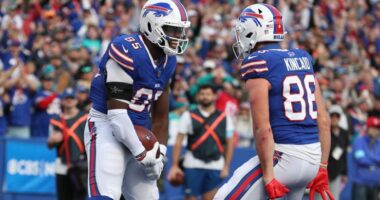 Ex-Bills' 5th Year Tight End Signs With AFC Team After Team Refused Tender