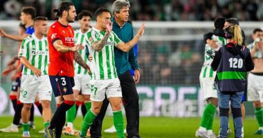 Manuel Pellegrini and Antony are pictured after Real Betis' win over Osasuna earlier this month