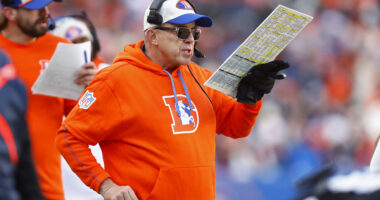 Experts Tab Harvey as Perfect Landing Spot with Broncos