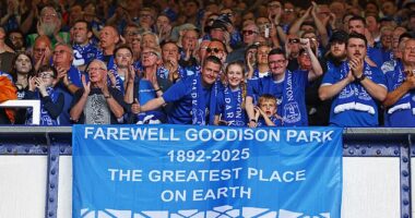 Everton supporters bit an emotional farewell to their beloved Goodison Park on Sunday
