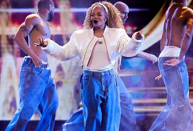 Janet Jackson showed age was nothing but a number when she accepted the honorary Icon Award at the 2025 American Music Awards ceremony on Monday