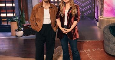There was a vibe in the air on the Kelly Clarkson Show on Tuesday. The 43-year-old charismatic talk show host lit up when she interviewed singer Joe Jonas on her cozy set