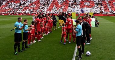 Liverpool gave Crystal Palace a guard of honour at Anfield before their game on Sunday