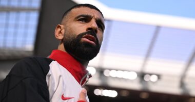 Liverpool vs Arsenal - Premier League: Live score, team news and updates as the Gunners get set to give the champions a guard of honour