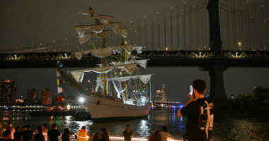 Mexican navy ship crashes into New York