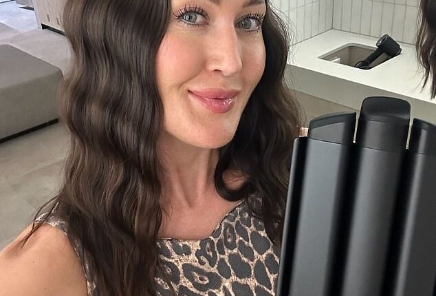 Crimped locks are back in vogue, which prompted Elise [pictured] to try and test ghd's new Wave Triple Barrel Hair Waver