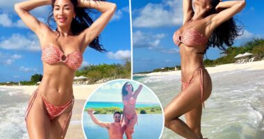 Nicole Scherzinger flaunts fit figure in strapless bikini