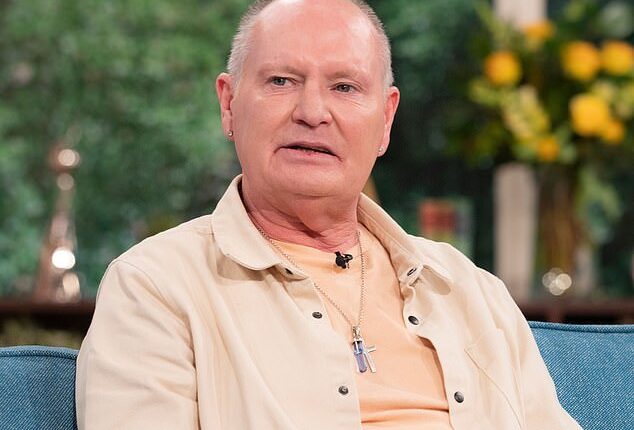 Paul Gascoigne has hit out at Everton boss David Moyes and blamed him for leaving in 2002