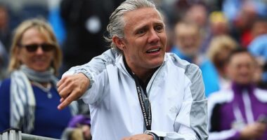 Former Premier League star Jimmy Bullard will compete in qualifiers for this year's The Open