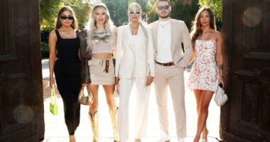 Celebrity Net Worth logo