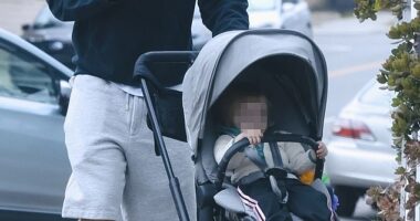 Robert Pattinson was spotted throwing himself into daddy duty as he surfaced with his baby daughter in Los Angeles this week