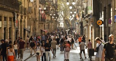 Spain has ordered Airbnb to remove more than 65,000 holiday homes from its platform as part of a crackdown on illegal listings