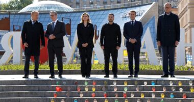 Ukraine-Russia war latest: Starmer joins world leaders in Kyiv to push Putin to agree 30-day ceasefire