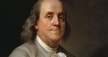 Celebrity Net Worth logo