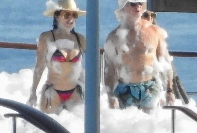 If the half-naked foam party on a mega-yacht hasn't tipped you off, here's the message: It's Jeff Bezos and his big, fat, incel wedding!