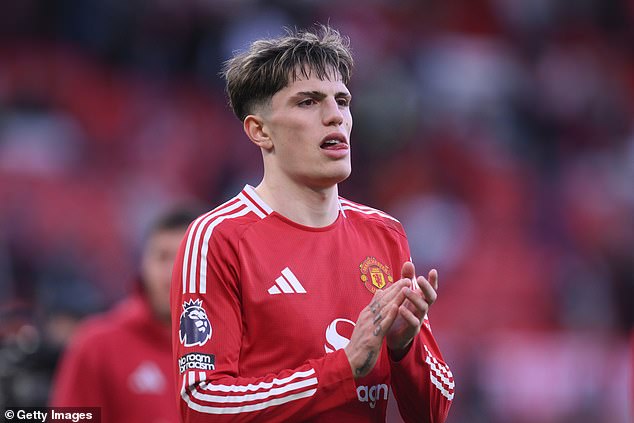 Manchester United are looking to sell winger Alejandro Garnacho during the summer window