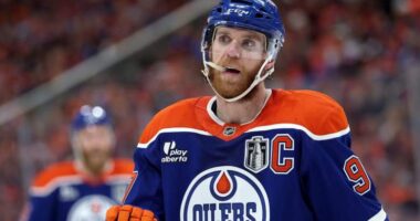Analyst's Trade Pitch Has Oilers Dealing McDavid to Lightning