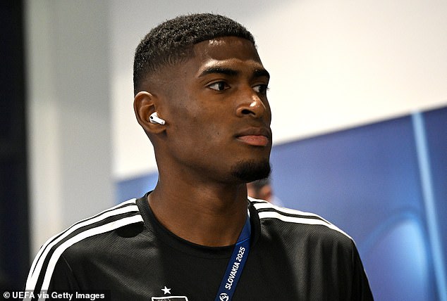 Arsenal have reportedly agreed personal terms with Valencia centre back Christhian Mosquera
