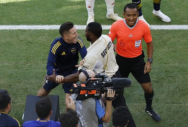 Ander Herrera got the first of three red cards in the match between Boca Juniors and Benfica